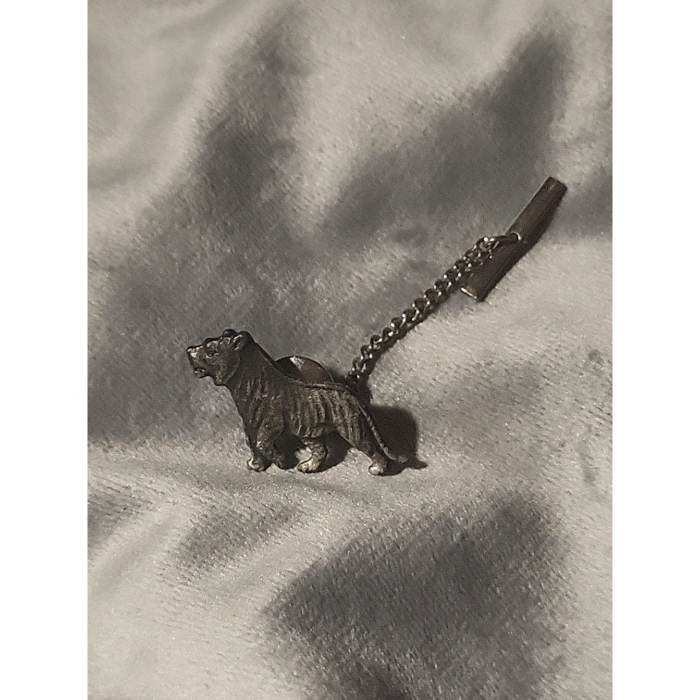 Kiola Designs silver-toned‎ textured tiger tie tack